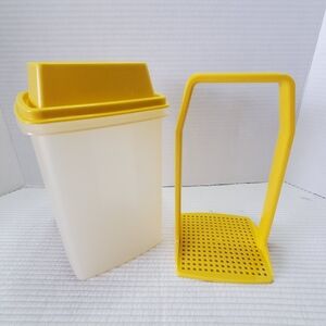 Tupperware Pick A Deli Large Pickle Container Yellow Lift Up Strainer 64oz